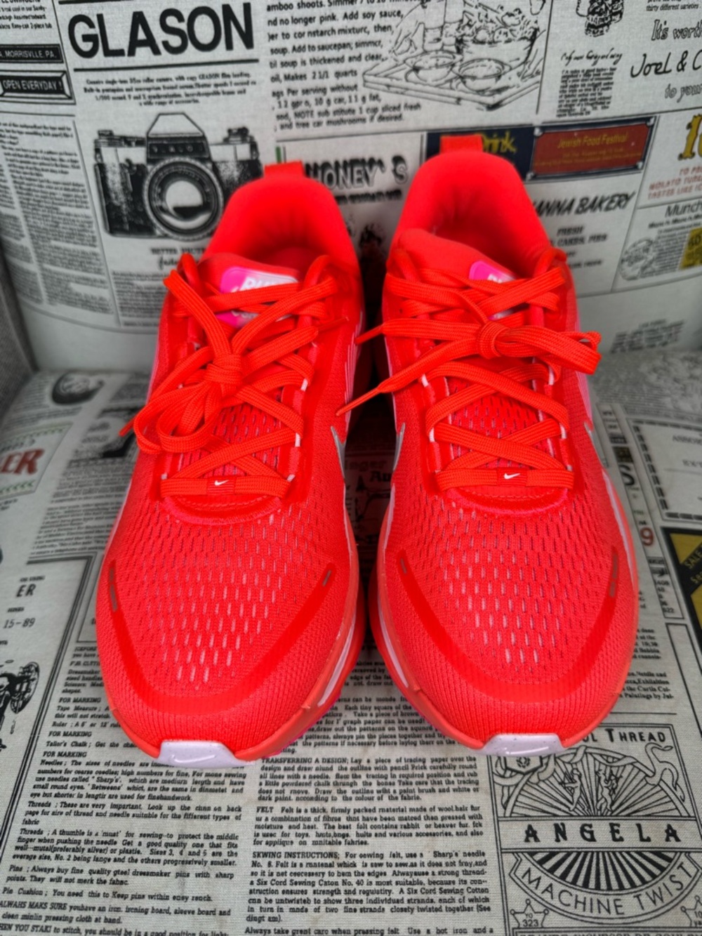 Nike Vomero 18 Bright Crimson/Metallic Silver HM6804-603 Women Size 10 - Picture 5 of 8